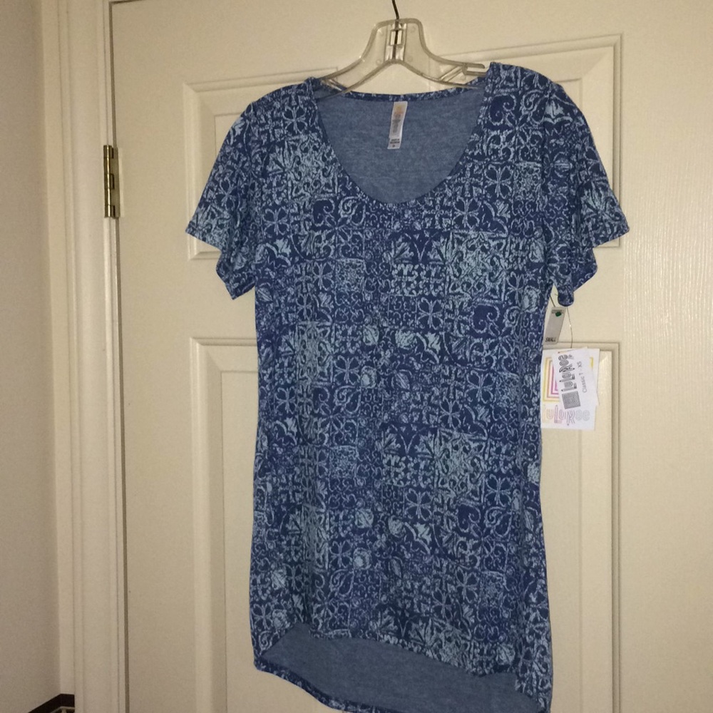 LulaRoe Shirt NWT Size XS